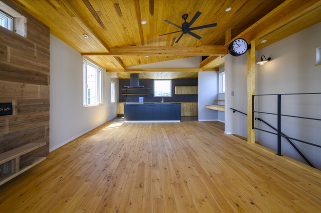 こだわりの3階建て店舗併用注文住宅!